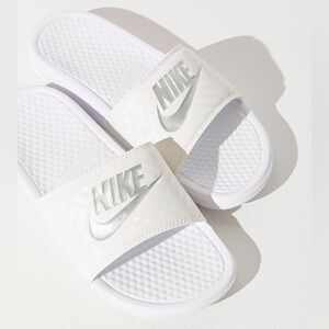 Women’s White Nike Slides Size 6